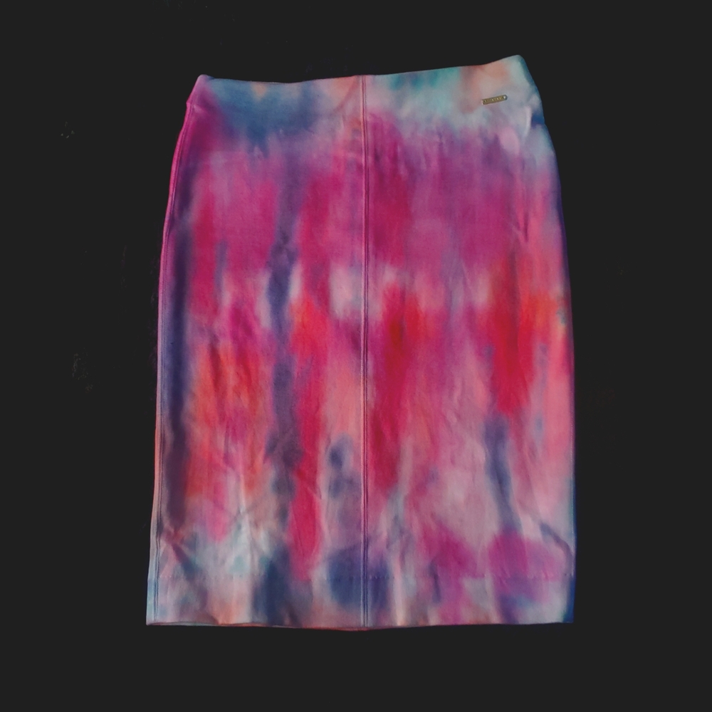CUSTOME T. TAHARI PENCIL SKIRT